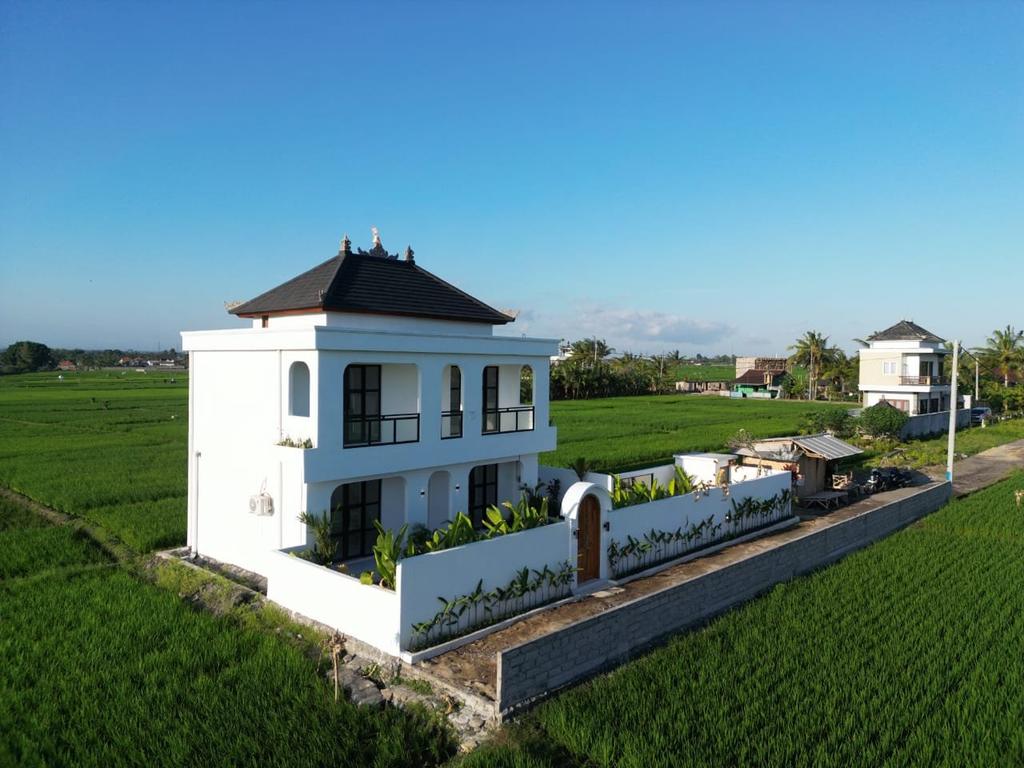 Villa Tera Verde 3-Bedroom Villa with Rice Field Views in Bali image